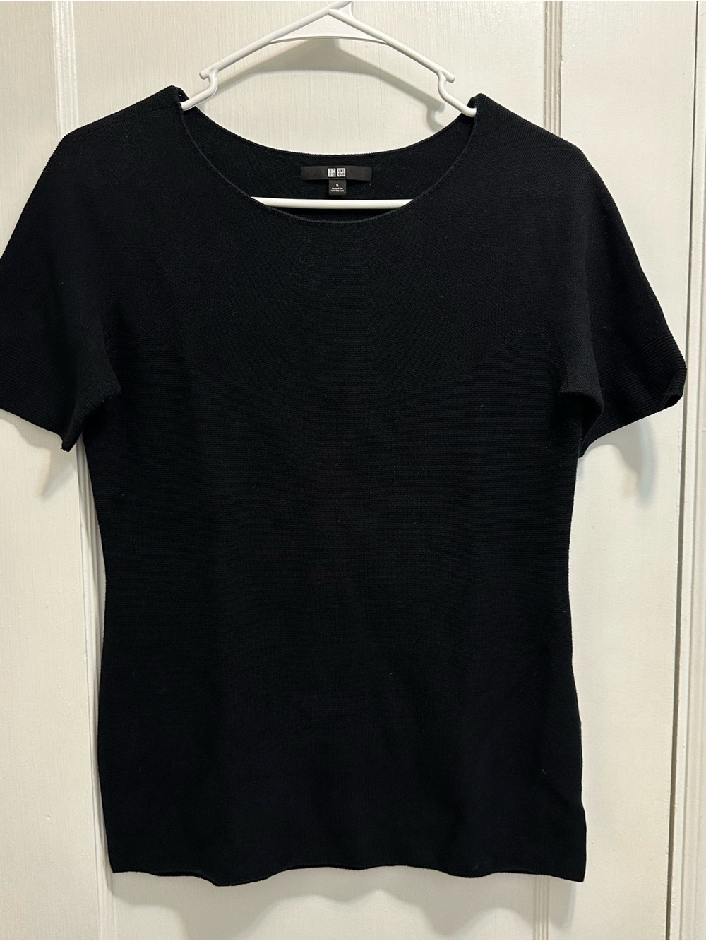 Uniqlo Women's Black Short Sleeve Knit Tee